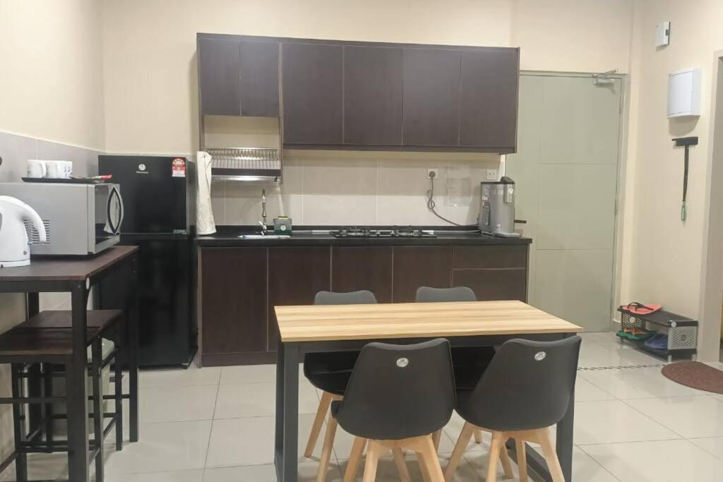 Bali Residence By Beca Inn , Musliim Only Malacca Esterno foto