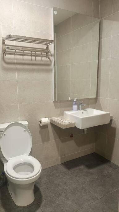 Bali Residence By Beca Inn , Musliim Only Malacca Esterno foto